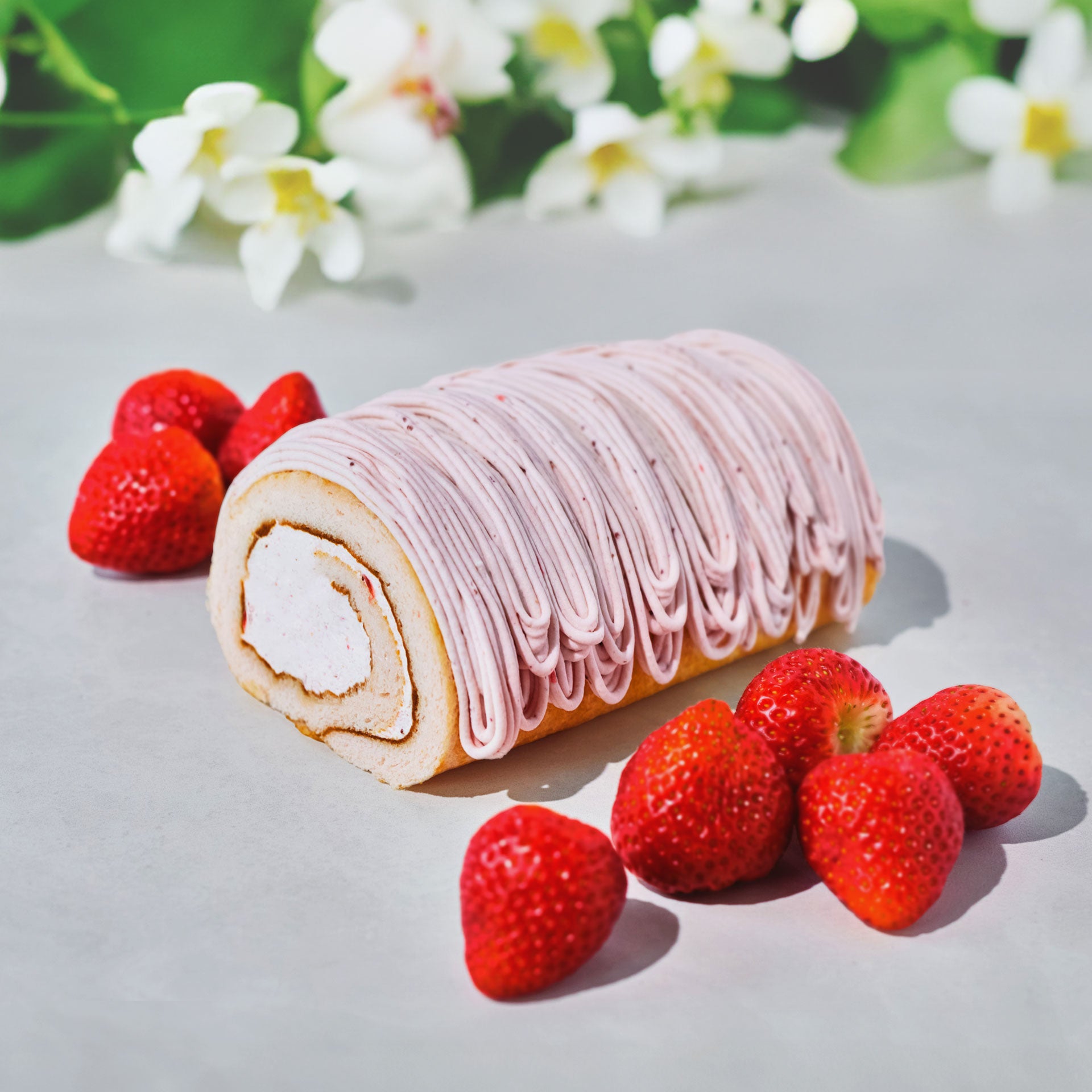 期間限定】カカオハナレ あまおうロールケーキ｜メゾンカカオ【公式