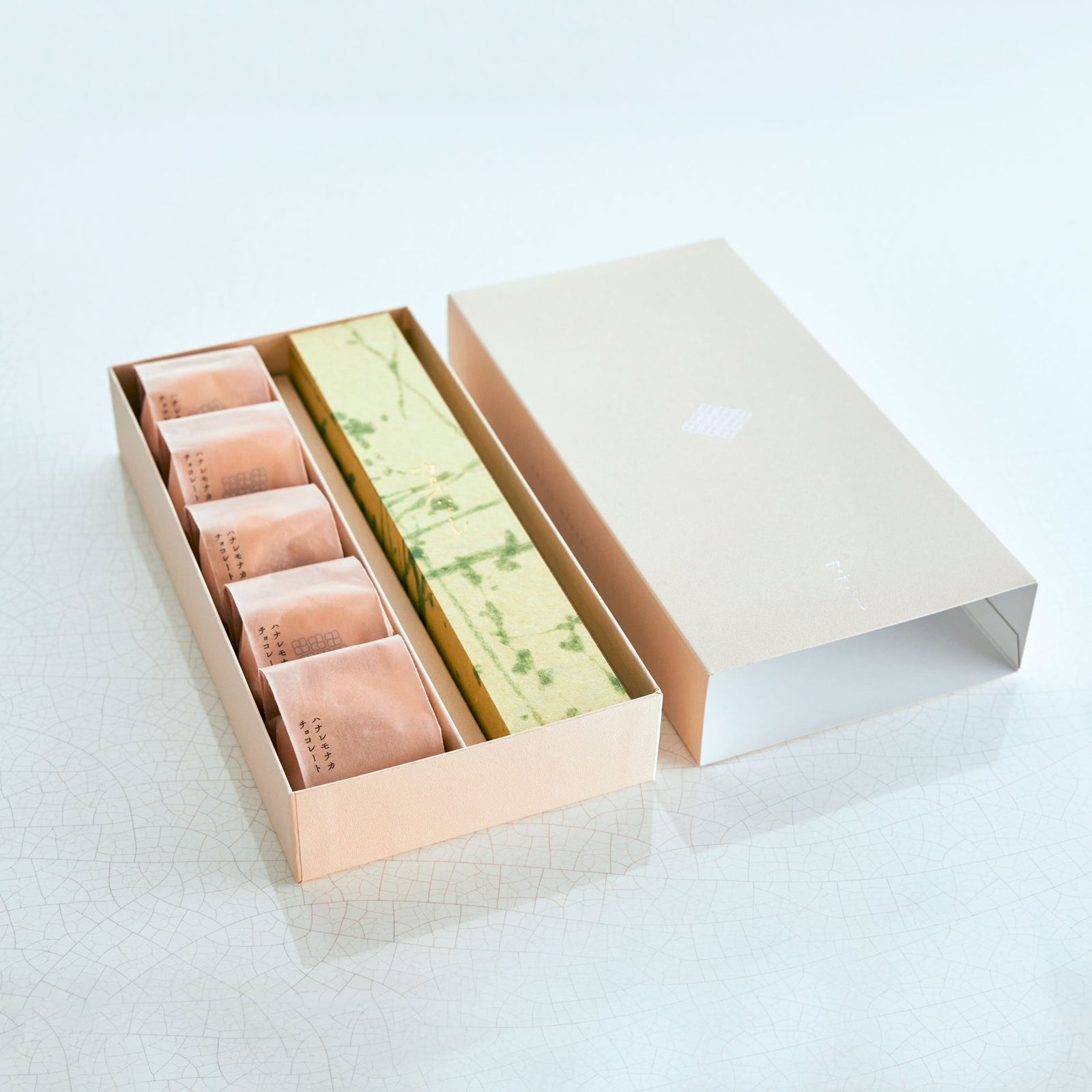 抹茶のテリーヌ&ハナレモナカ チョコレート BOX｜メゾンカカオ【公式